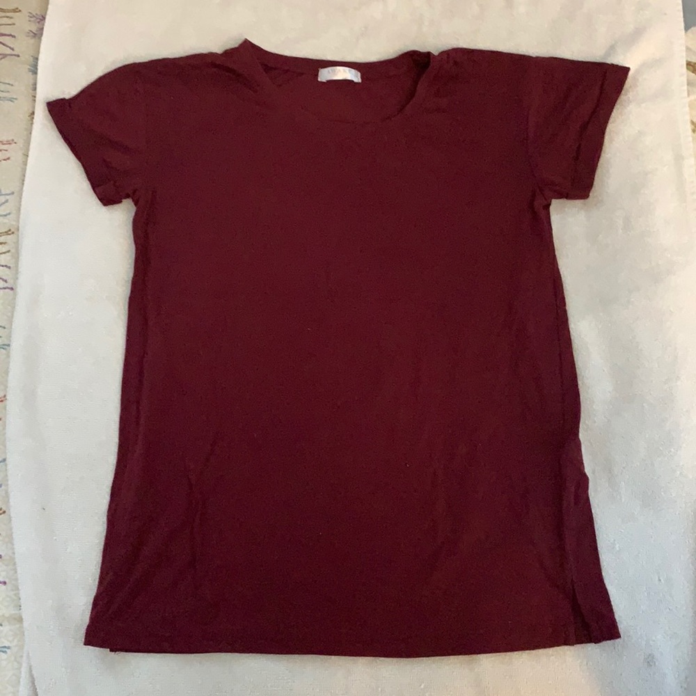 maroon t-shirt